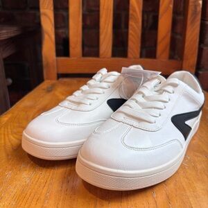 Dolce Vita womens Vasser casual lace up sneakers black/white 6.5